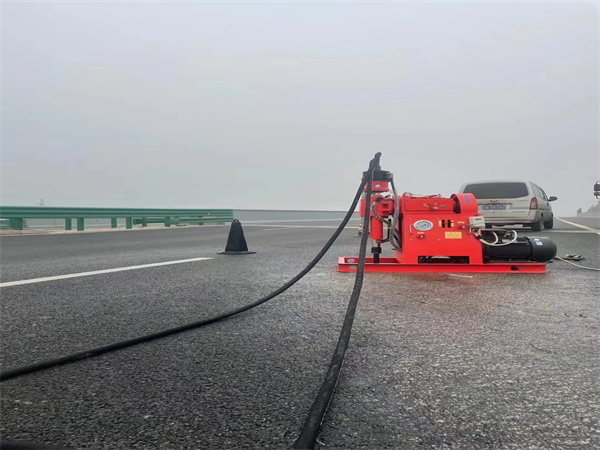 班戈马路路基路面开裂下沉注浆加固灌浆